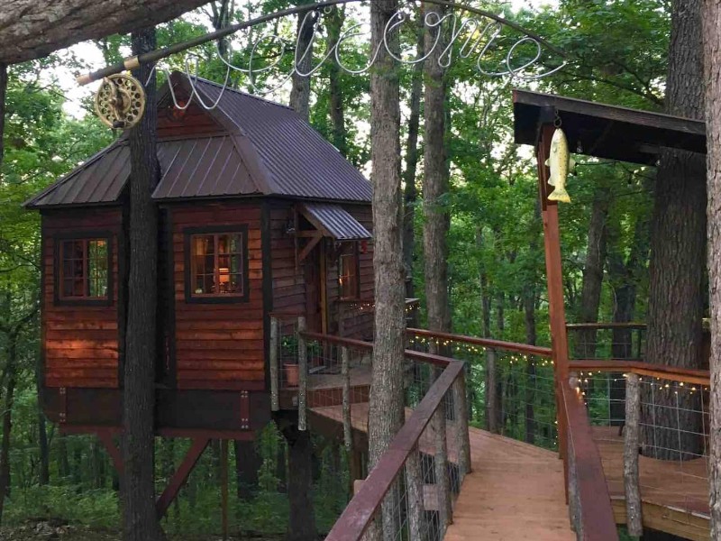 Treehouse & Jacuzzi Bath House