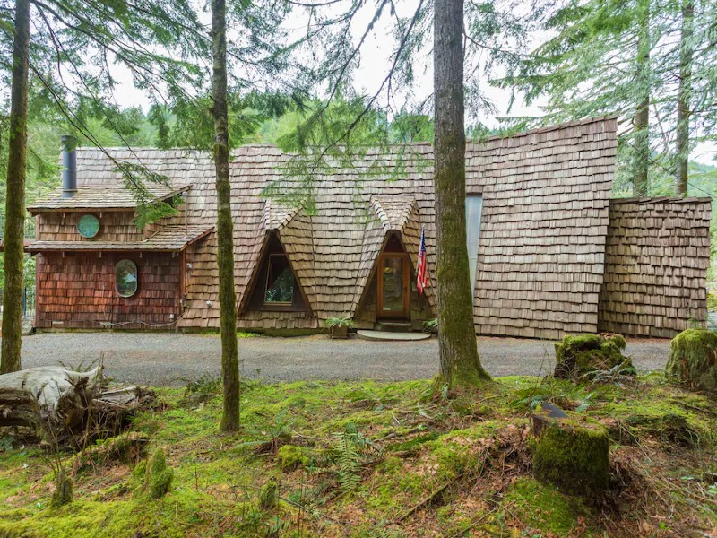 Riversong Cabin on the Sandy River. Huge deck with outdoor fireplace and bbq