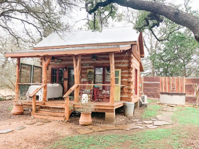 Enchanting Hill Country Cabin 