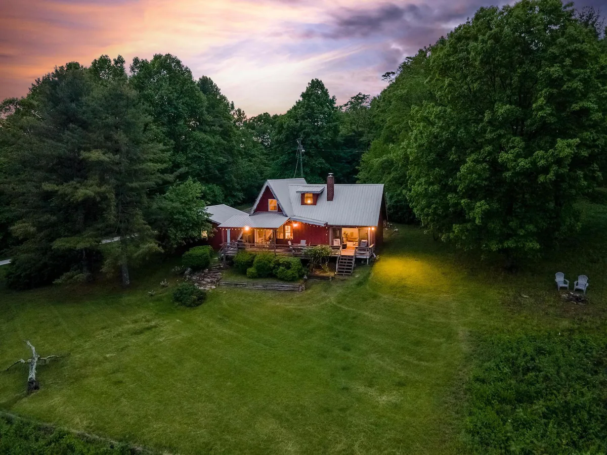 A-Framed View: Virginia Mountain House With View