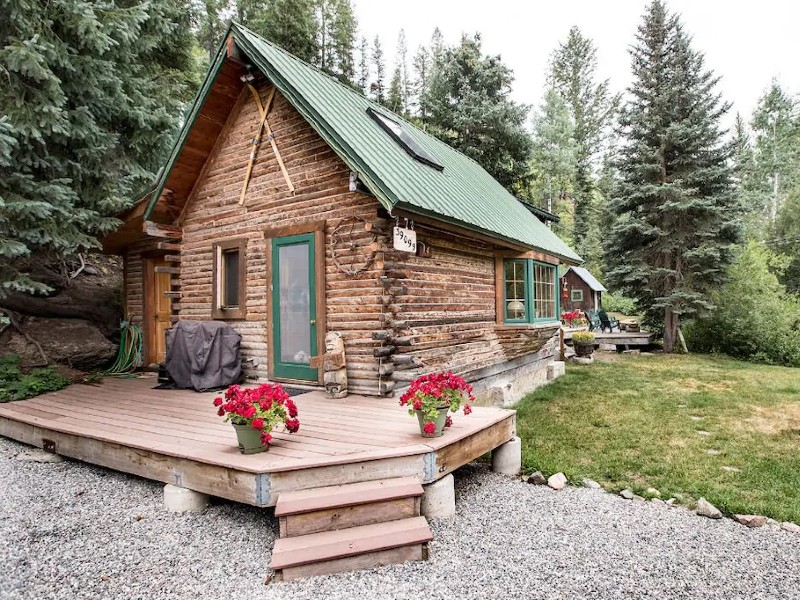 Cozy Romantic Cabin in the Woods--1 Mile to Downtown Steamboat