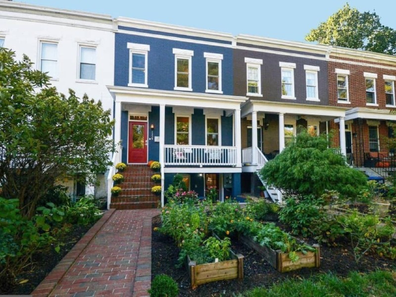 Eastern Market/Capitol Hill Apartment w/ parking