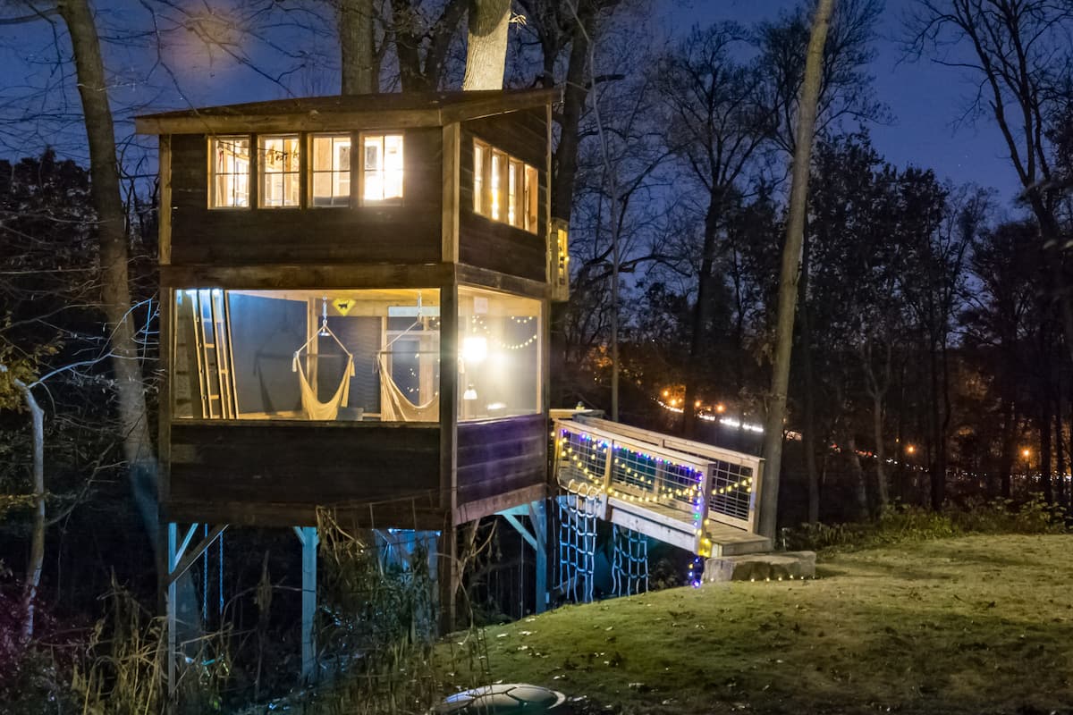 Night at Trailside Treehouse