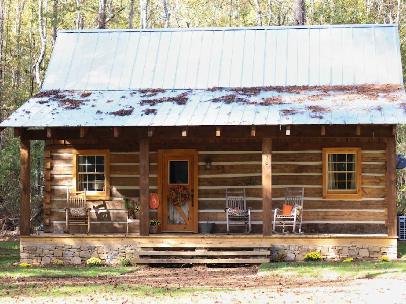 Front of Log Cabin Close to Shiloh National Park & Pickwick Lake