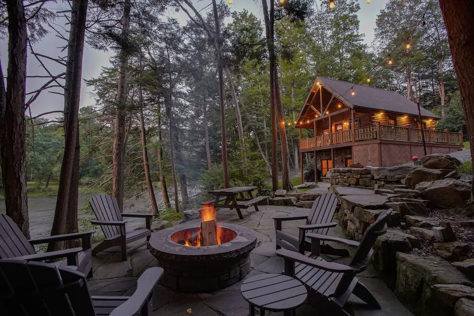 Dreamy Riverfront Oasis, Bikes & Kayaks, Fire Pit