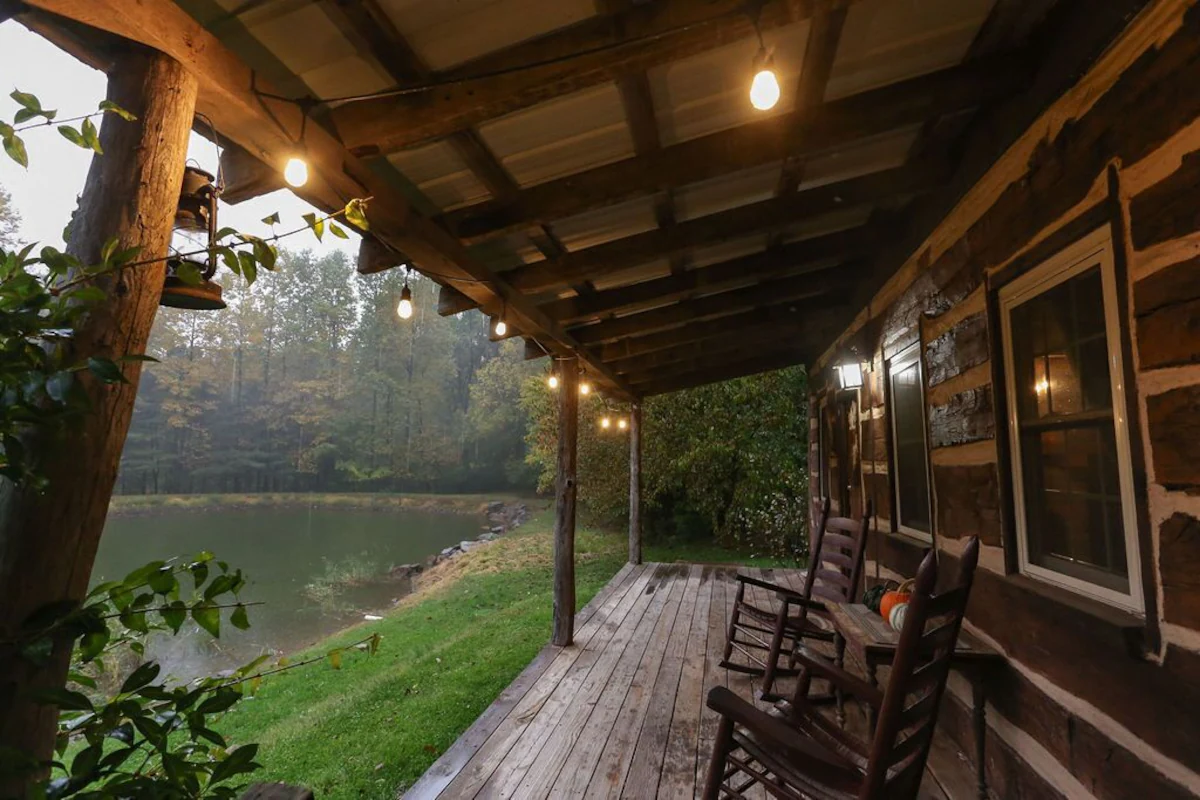 1800's Restored Log Cabin in Woods