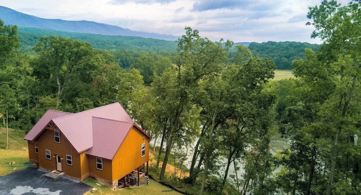 Tree Top Cabin on the Shenandoah River