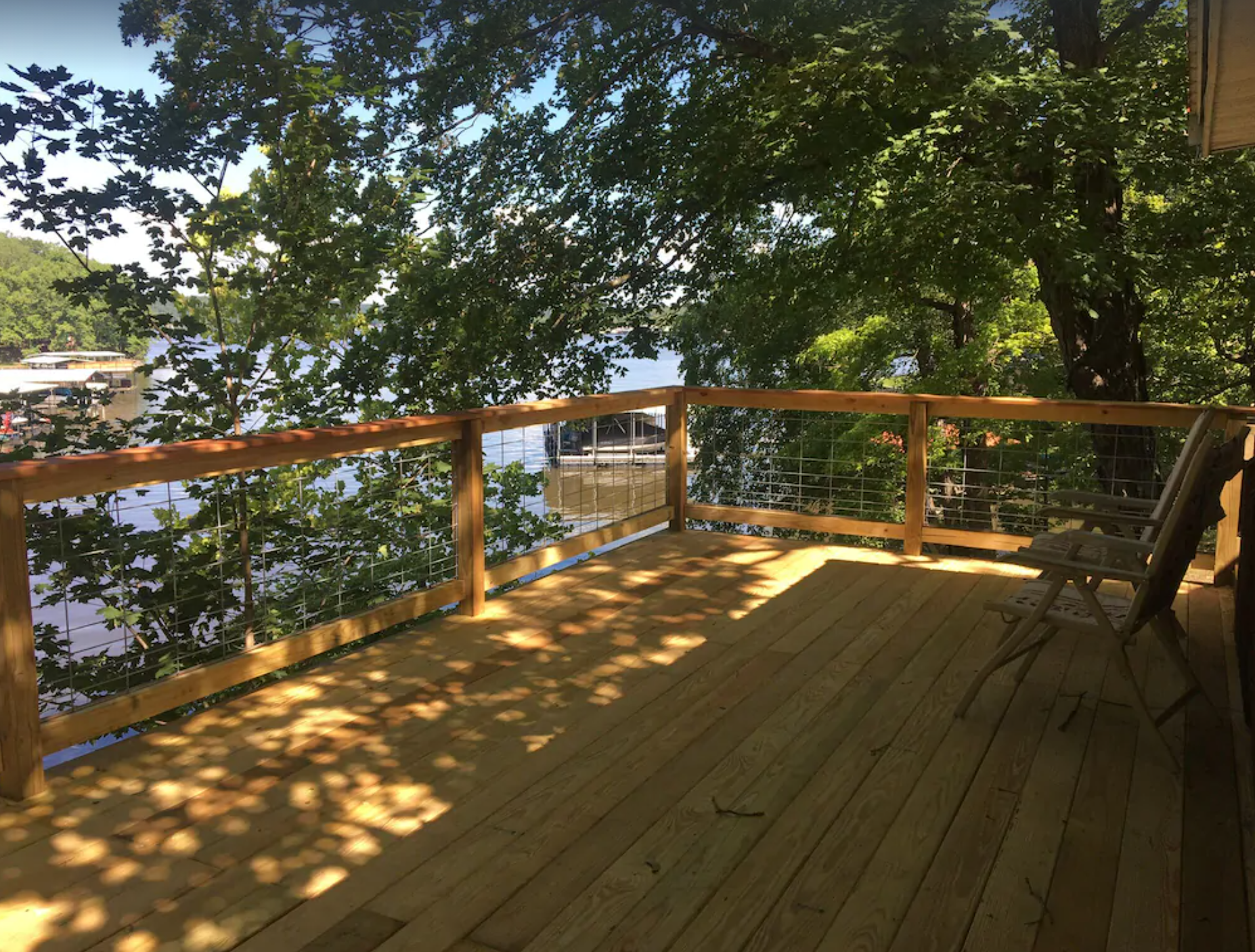 Lakefront Cutie on a Quiet Cove