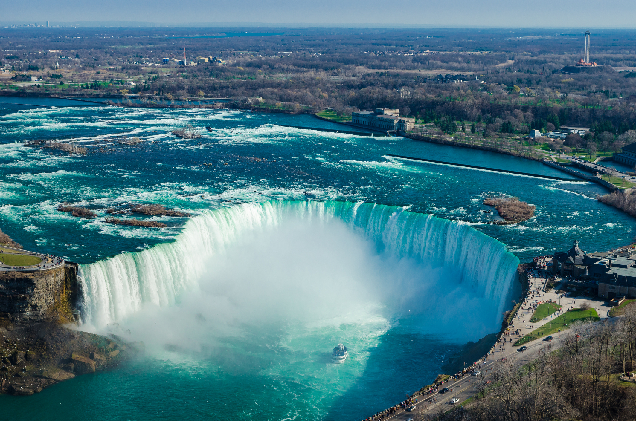 A view of Niagara falls from Canada