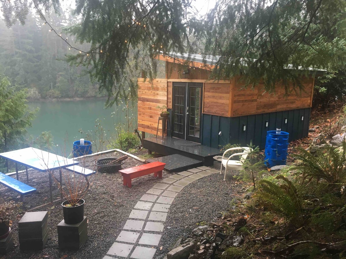 Water View - Kayakers’ Tiny House