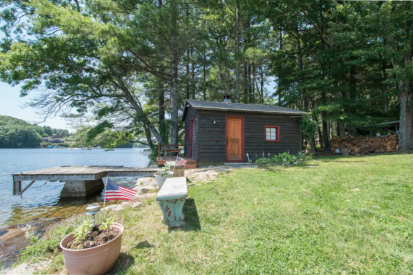 Lakeside Cabin on Beach Pond with Sauna