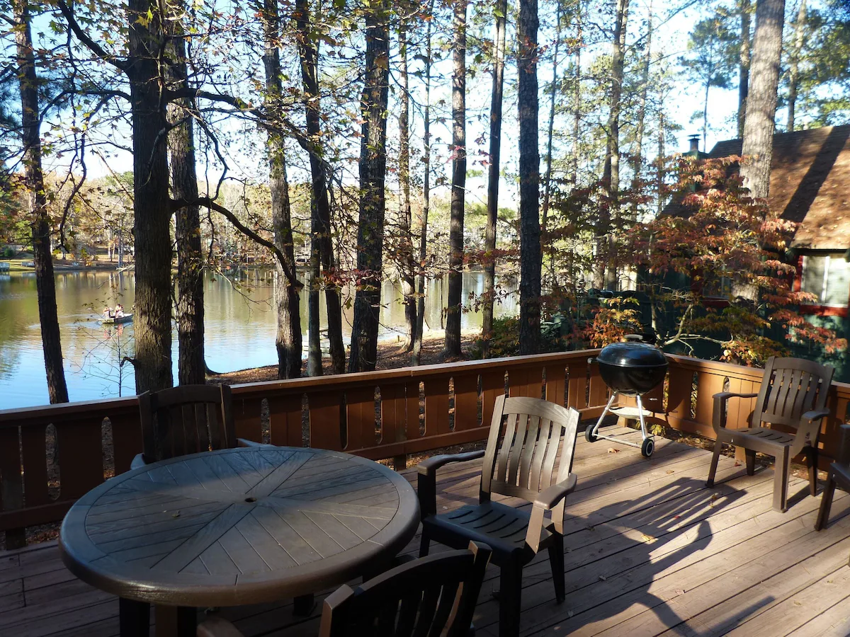 Spacious Lakefront Chalet