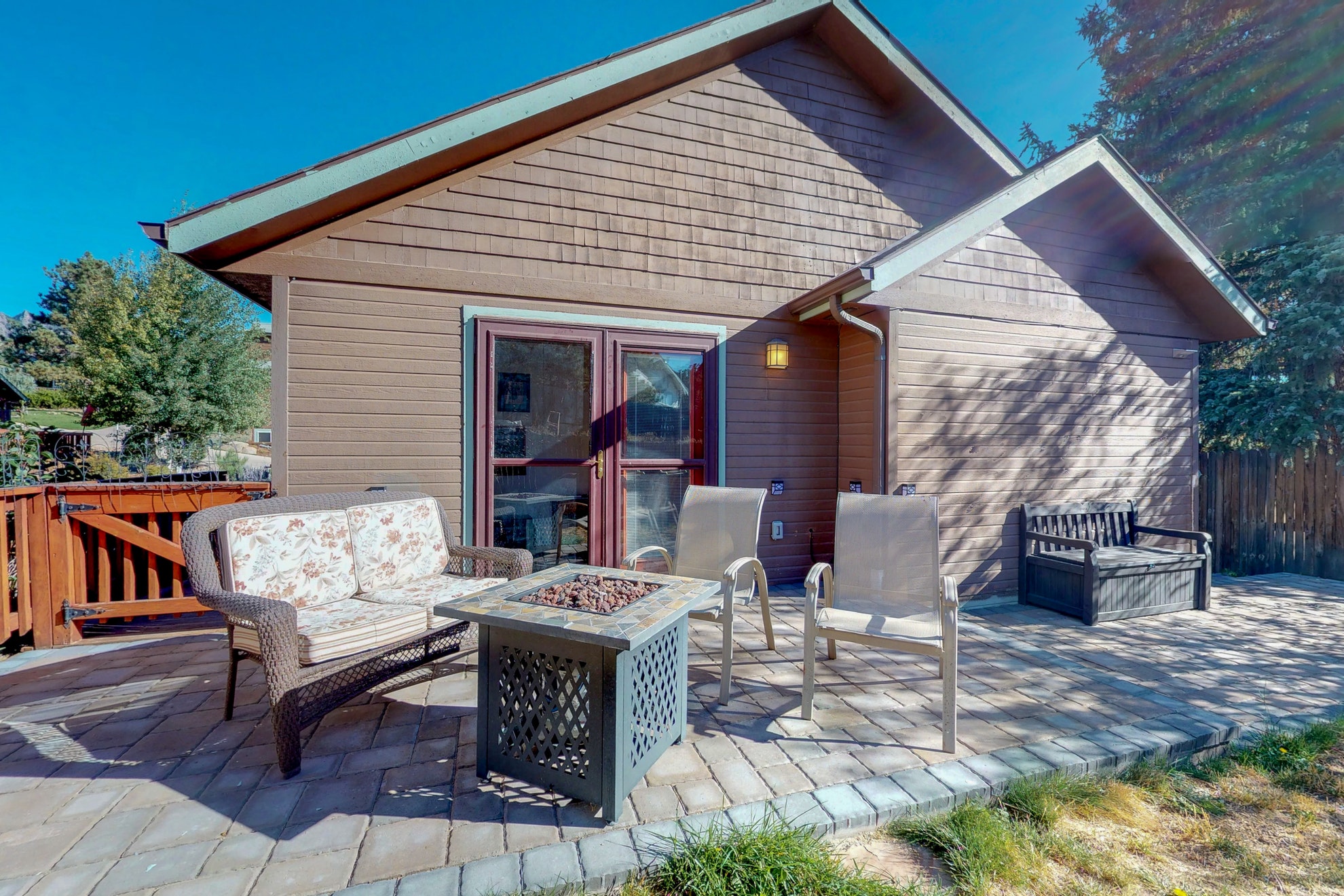 Cozy Cabin for Two with Private Hot Tub and Central Location