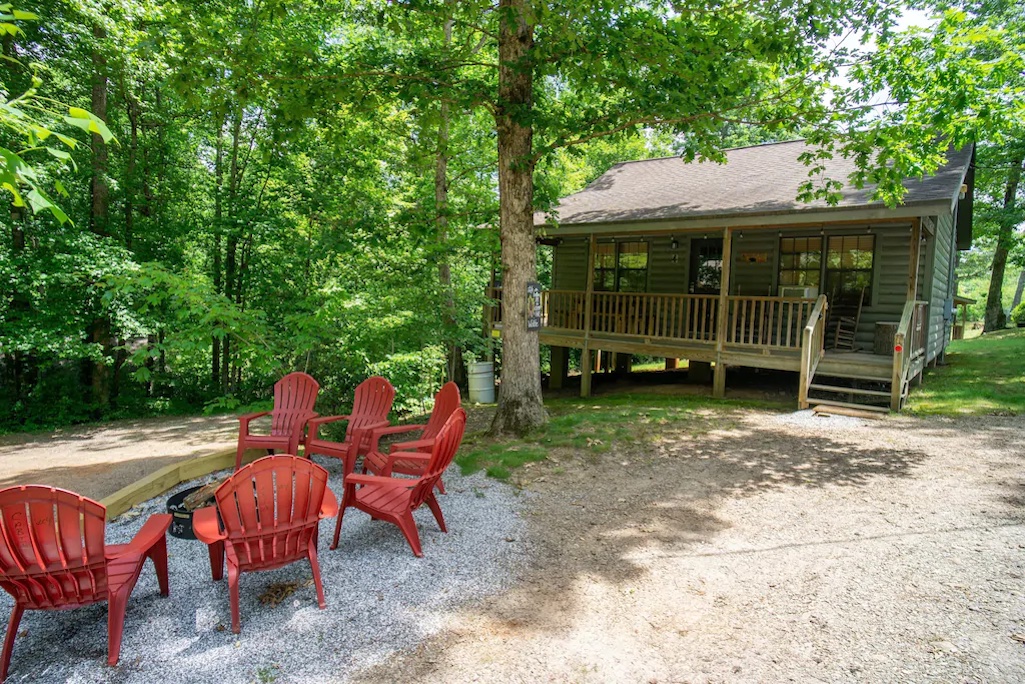 Cozy Cabin with Hot Tub, Short Walk to Downtown