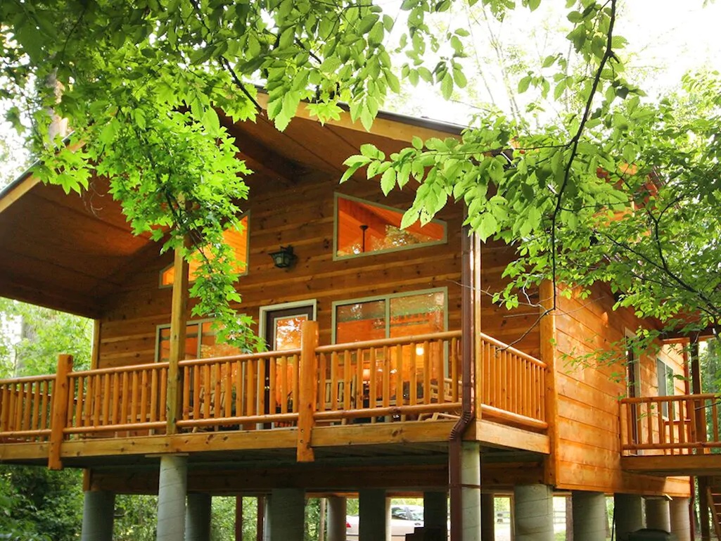 Helen Riverside Cabin on Chattahoochee River, Walk to Town