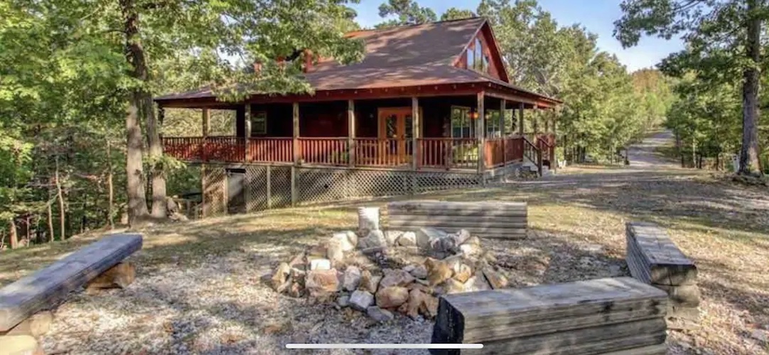 Secluded Log Cabin with Hot Tub and Pool Table