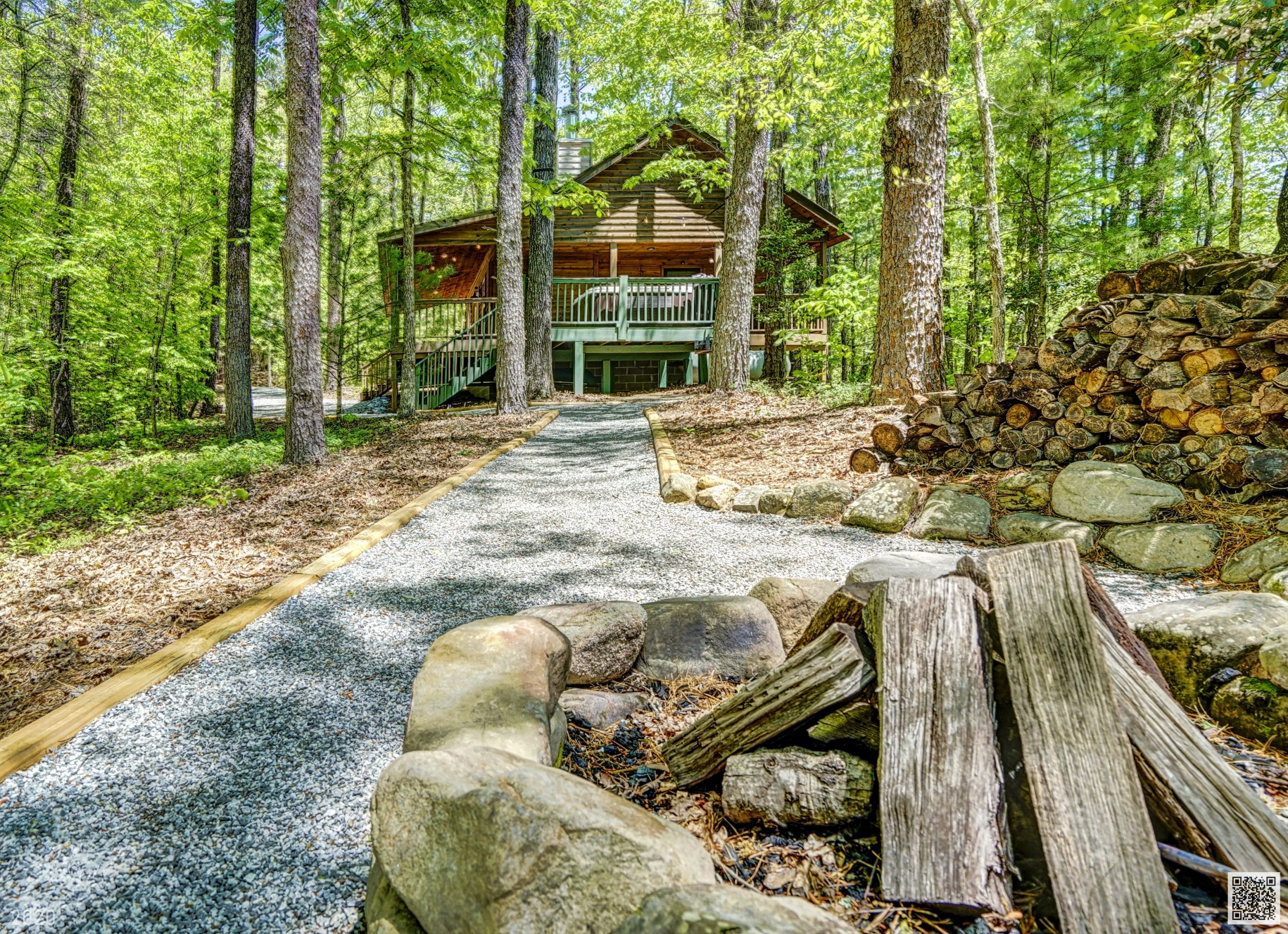 The Firefly Cabin with Hot Tub