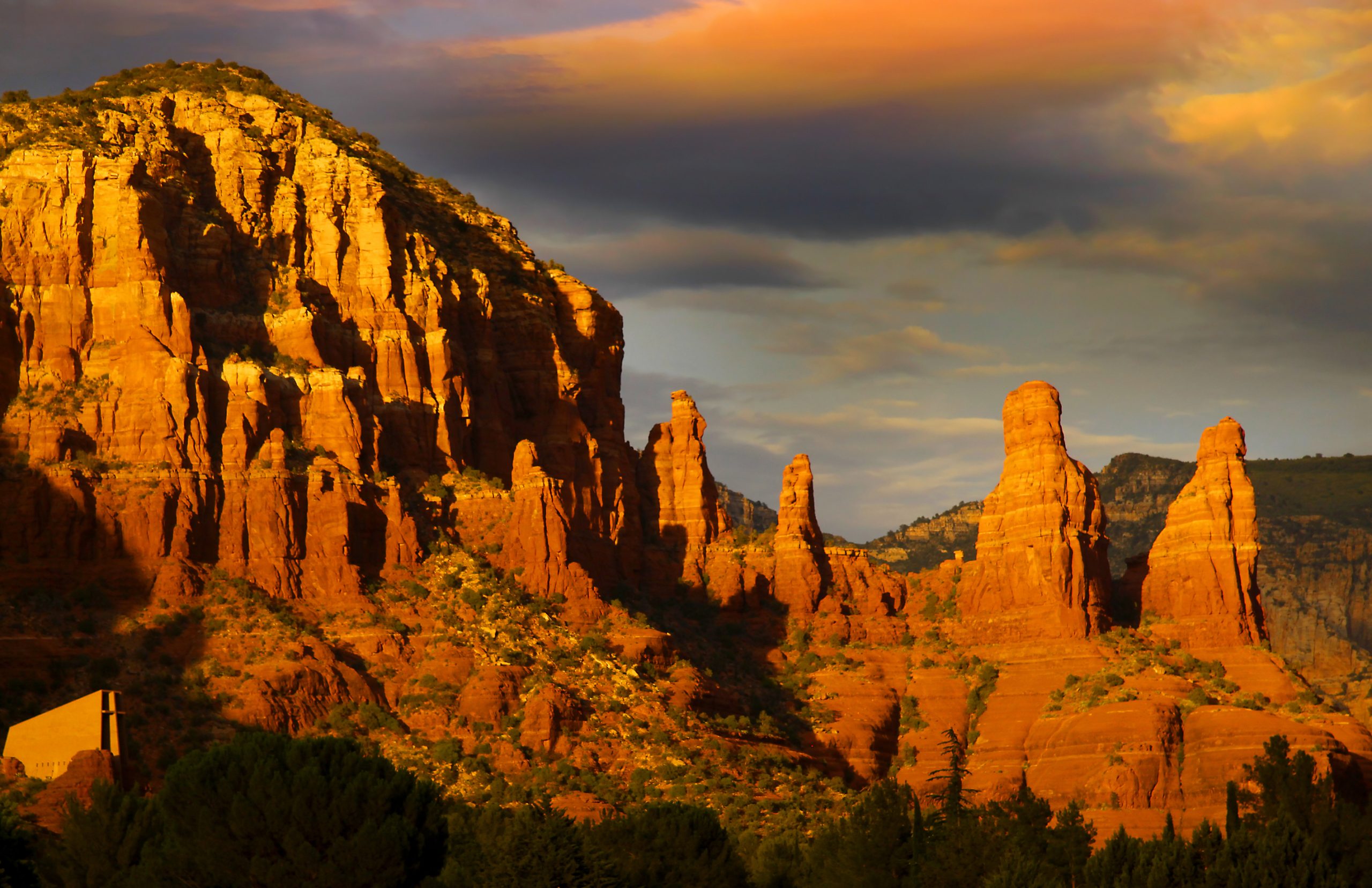 Red rock formations surrounding Sedona