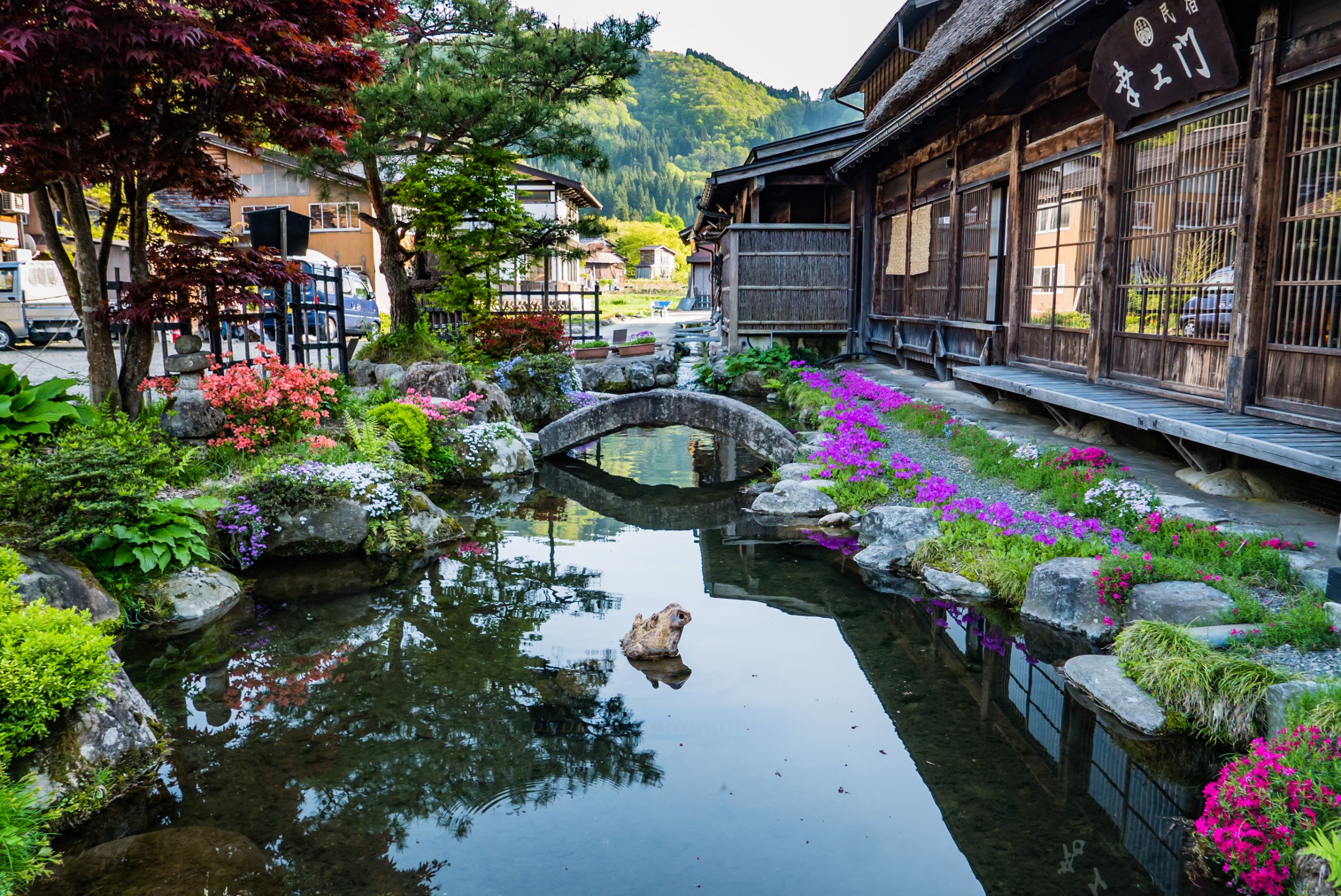  Beautiful garden in historic village of Shirakawa-go. 