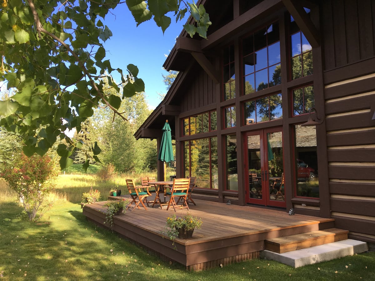 Charming Jackson Hole Cabin Next to National Park