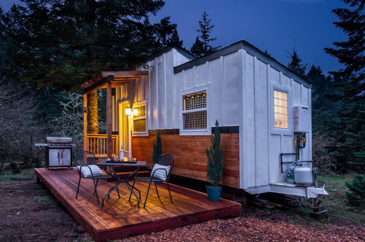 A great porch to grill out and chill