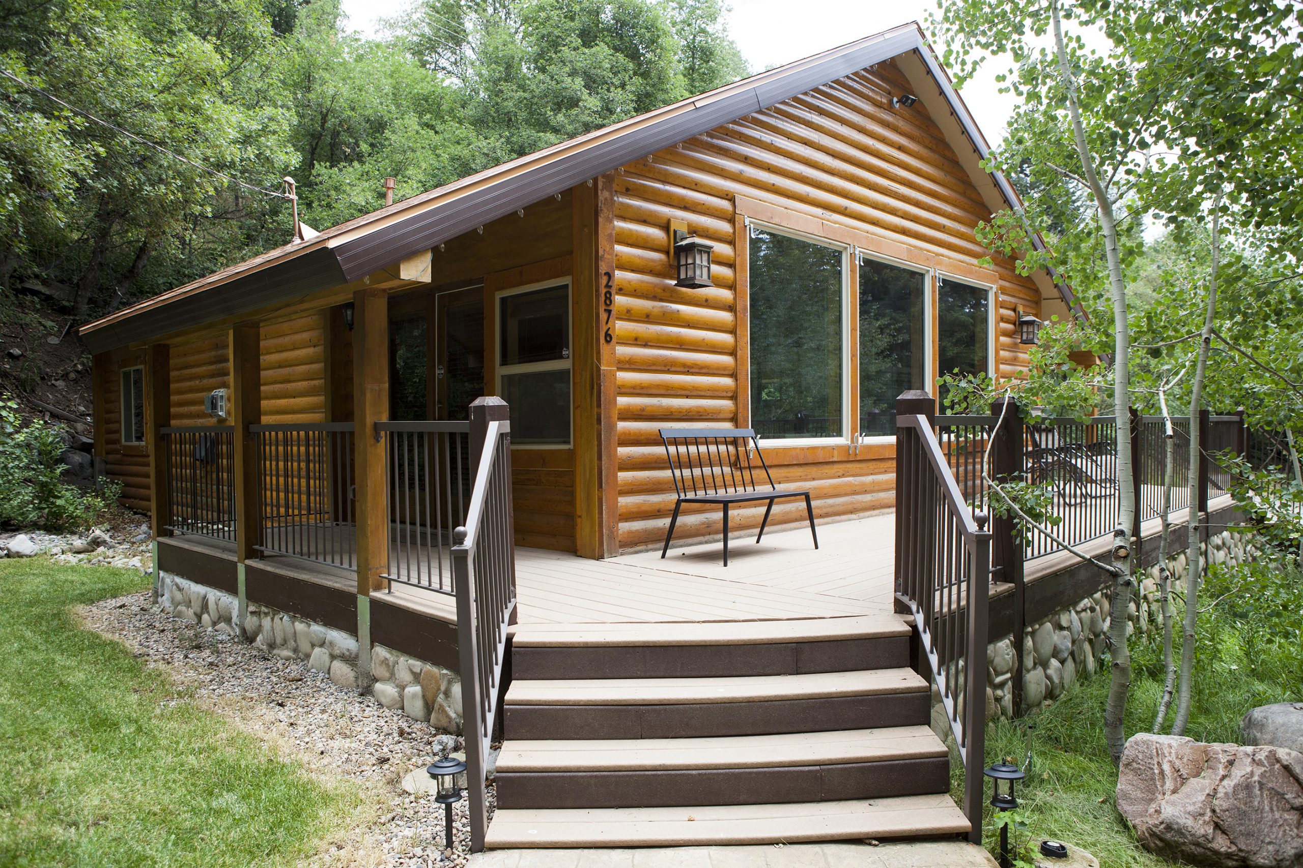 Sundance Streamside Cozy Two Bedroom Hot Tub Cabin