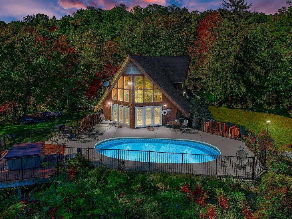 The private pool with mountain views at SmokyStays 