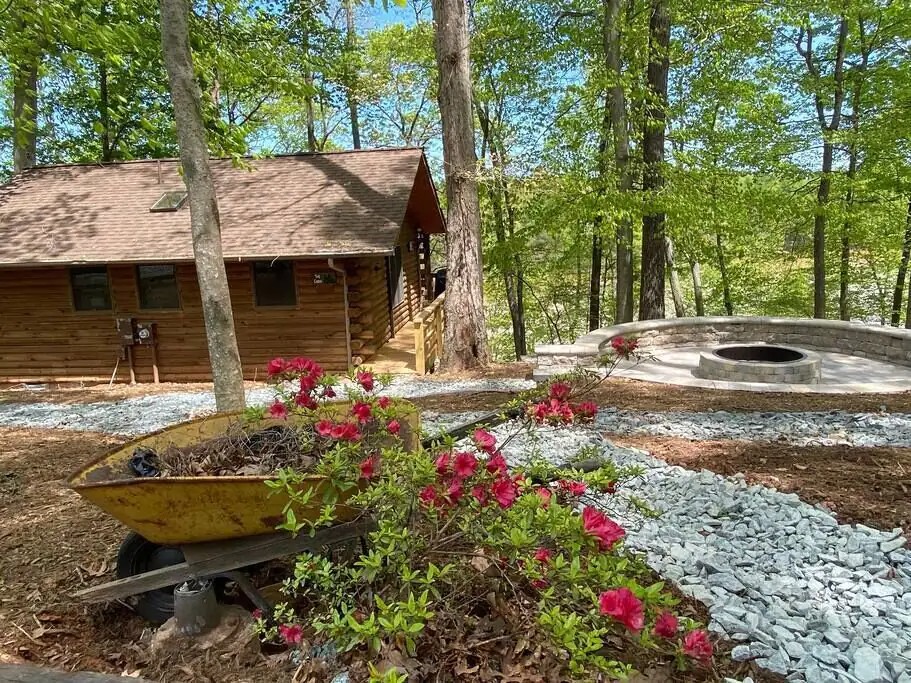 Two-bedroom cabin union hall