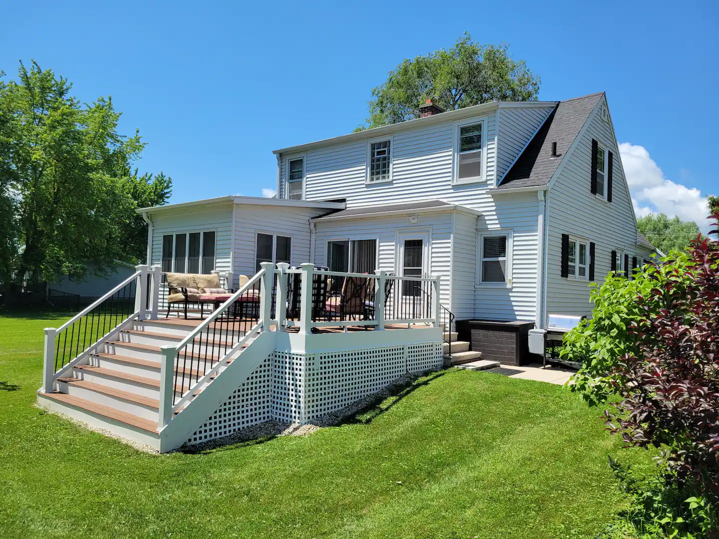 Lake Winnebago Cape Cod Beautifully Remodeled Home