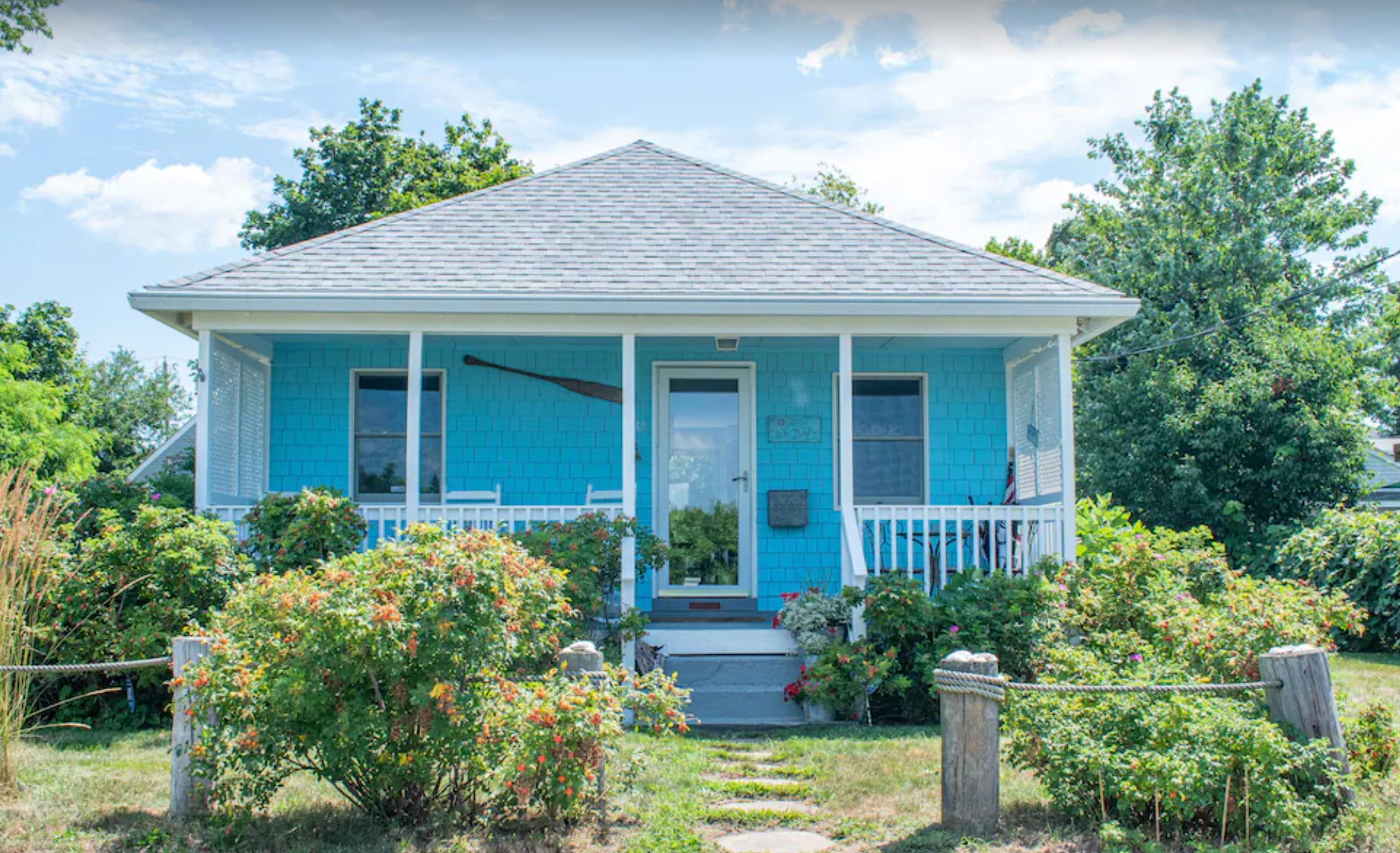 Tranquility and Sunsets at Renovated Beach Bungalow