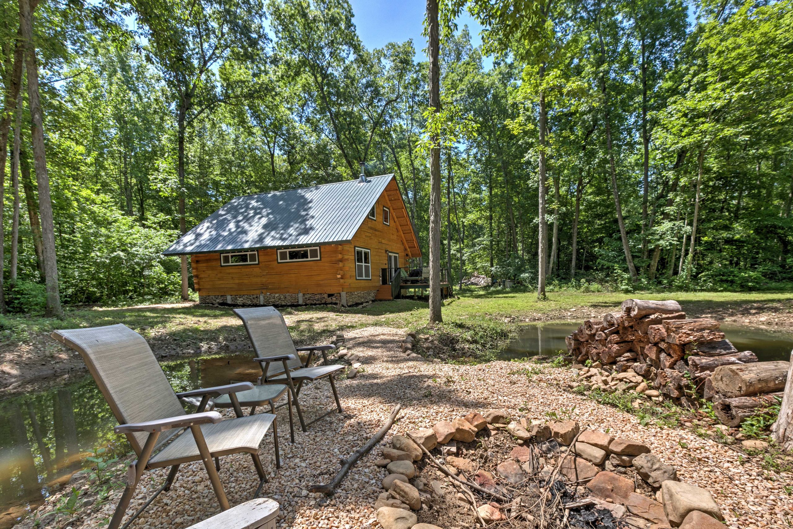 Lyndhurst Cabin on Farm w/ Pond & Stocked Stream