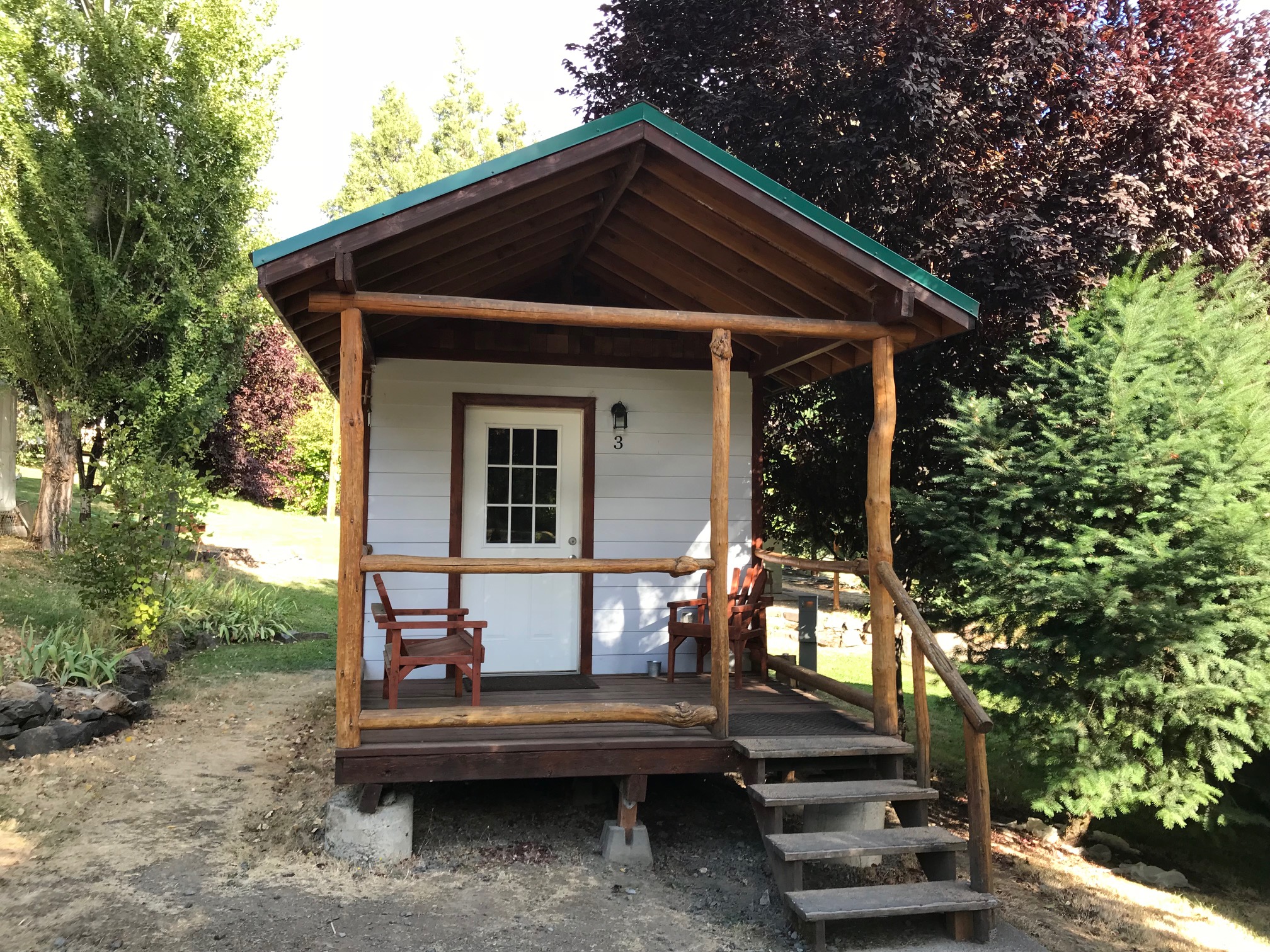 North Umpqua River Camp Cabin #3 Near Crater Lake