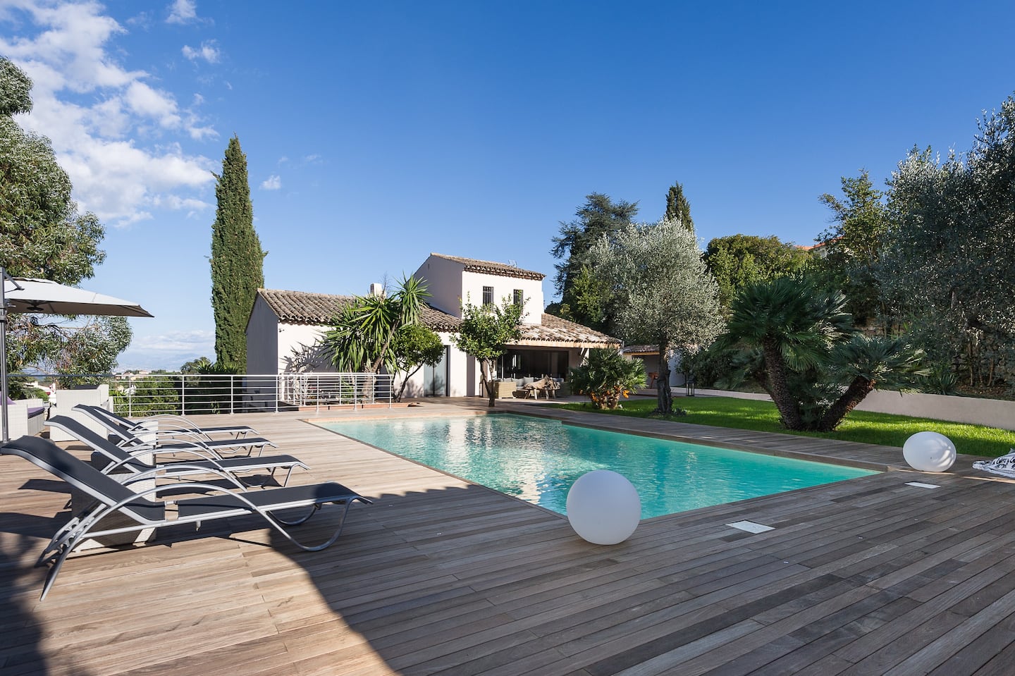 Superb Villa with 5 Rooms and a Heated Pool in Cannes