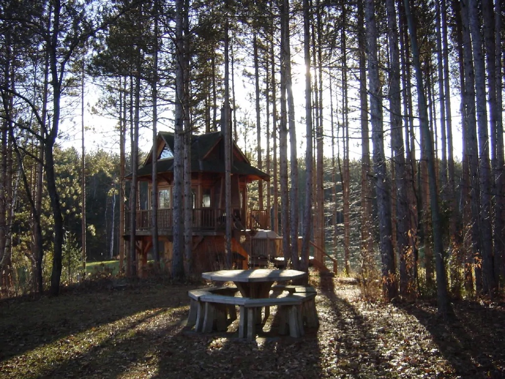 Treehouse Getaway with Swimming