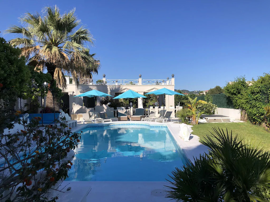 Villa, Pool & Garden Close to Cannes and Beach for 20 Guests