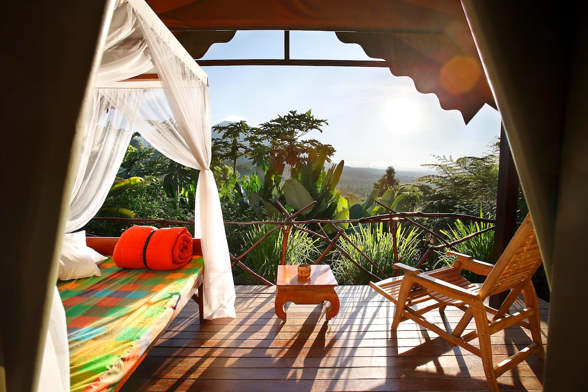 Tent with terrace overlooking the jungle