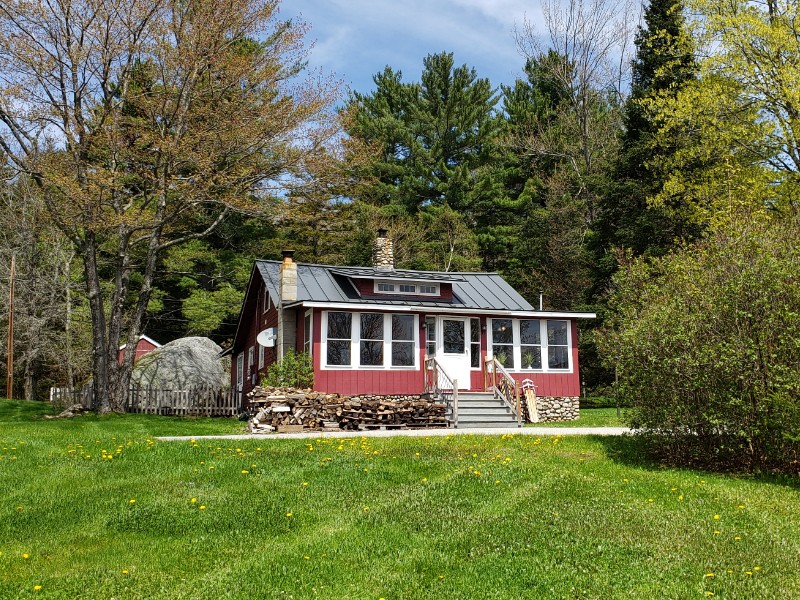 Lil' Red Cabin in the White Mountains