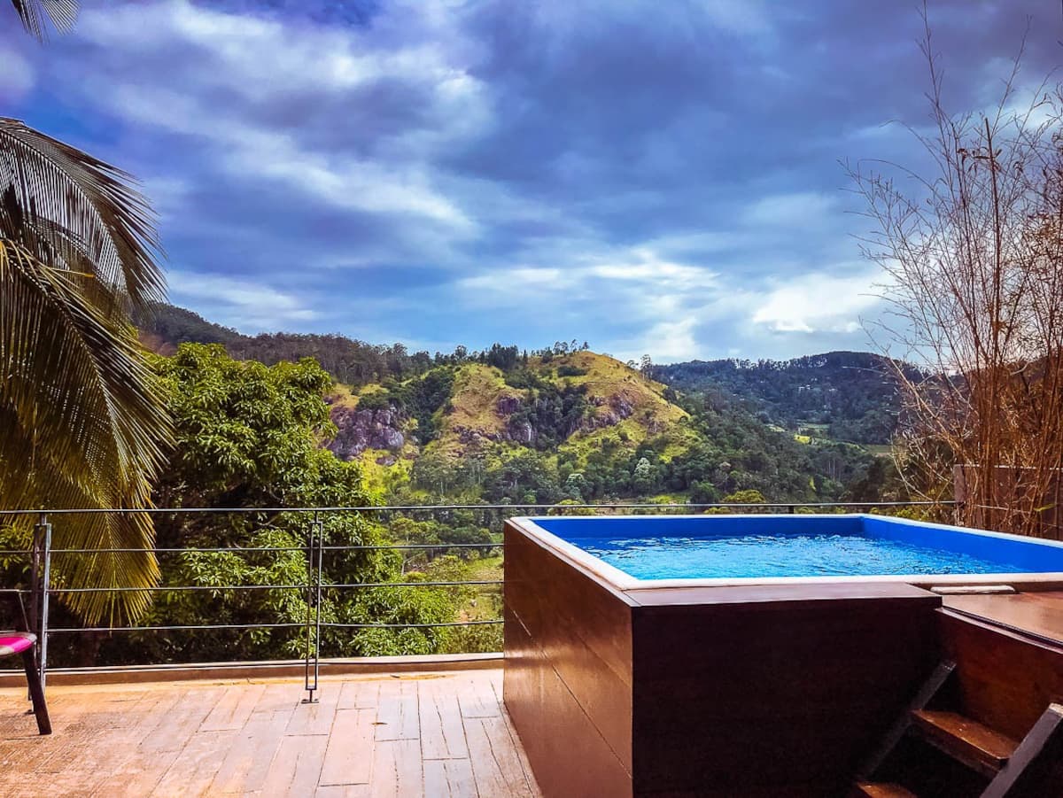 Jacuzzi on outdoor terrace overlooking the jungle