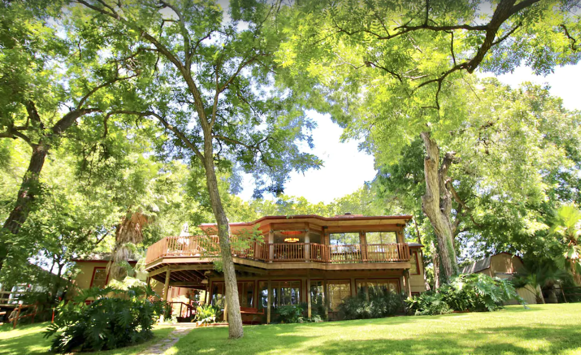 Huge shade trees for a relaxing stay