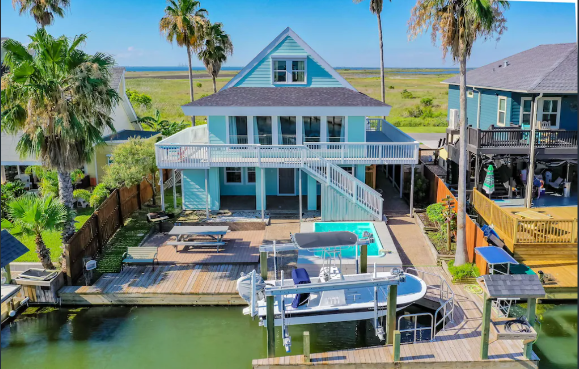 Beautiful deck and sea views 