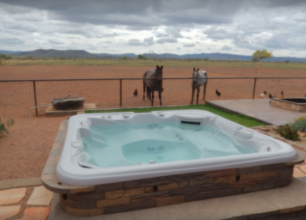 Horses and stargazing from your own hot tub