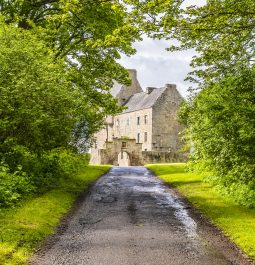 coming up the drive to Midhope AKA Lallybroch