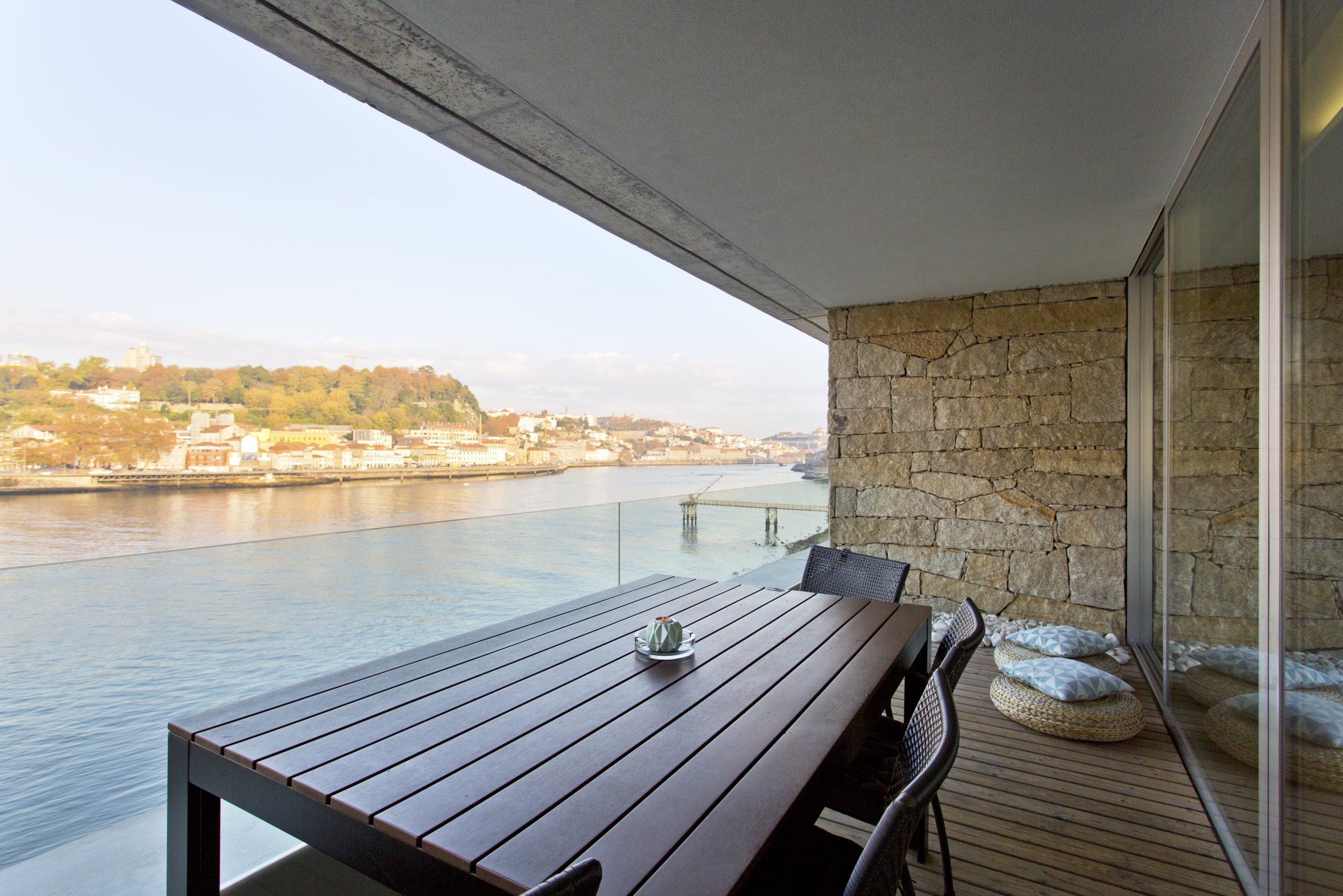 Spacious terrace next to the river