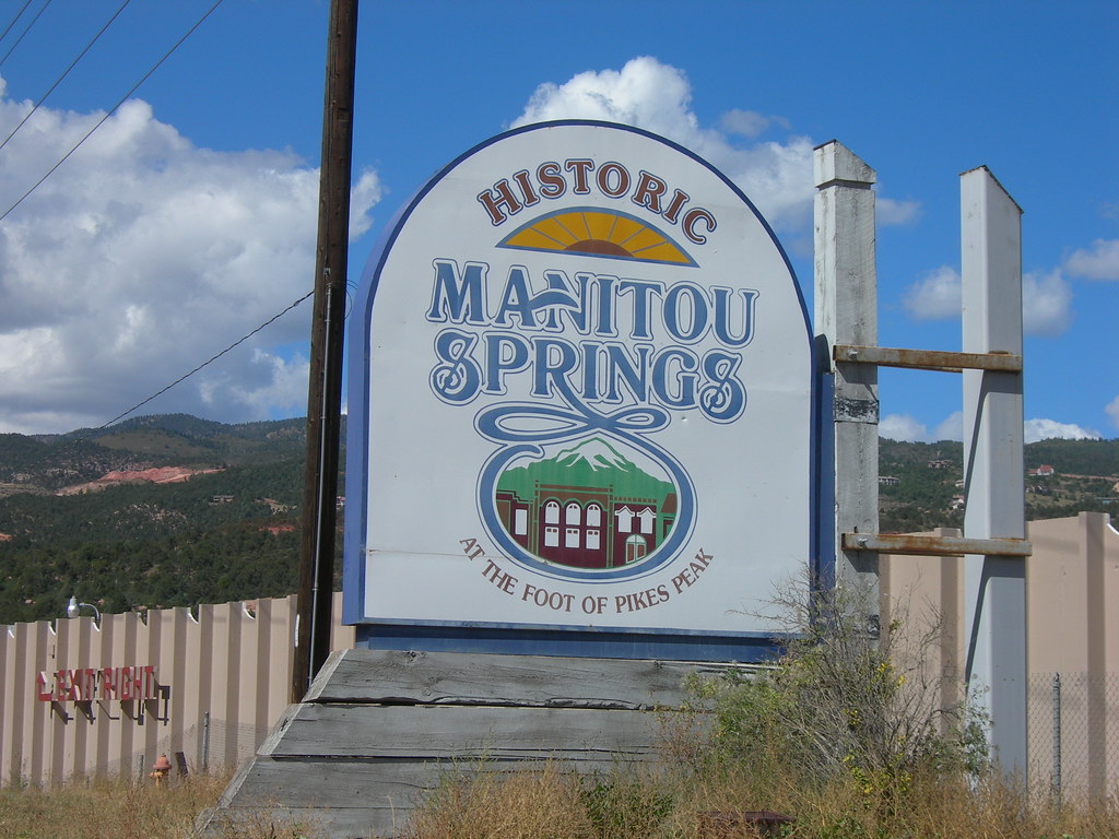 sign at entrance of Manitou Springs, Colorado