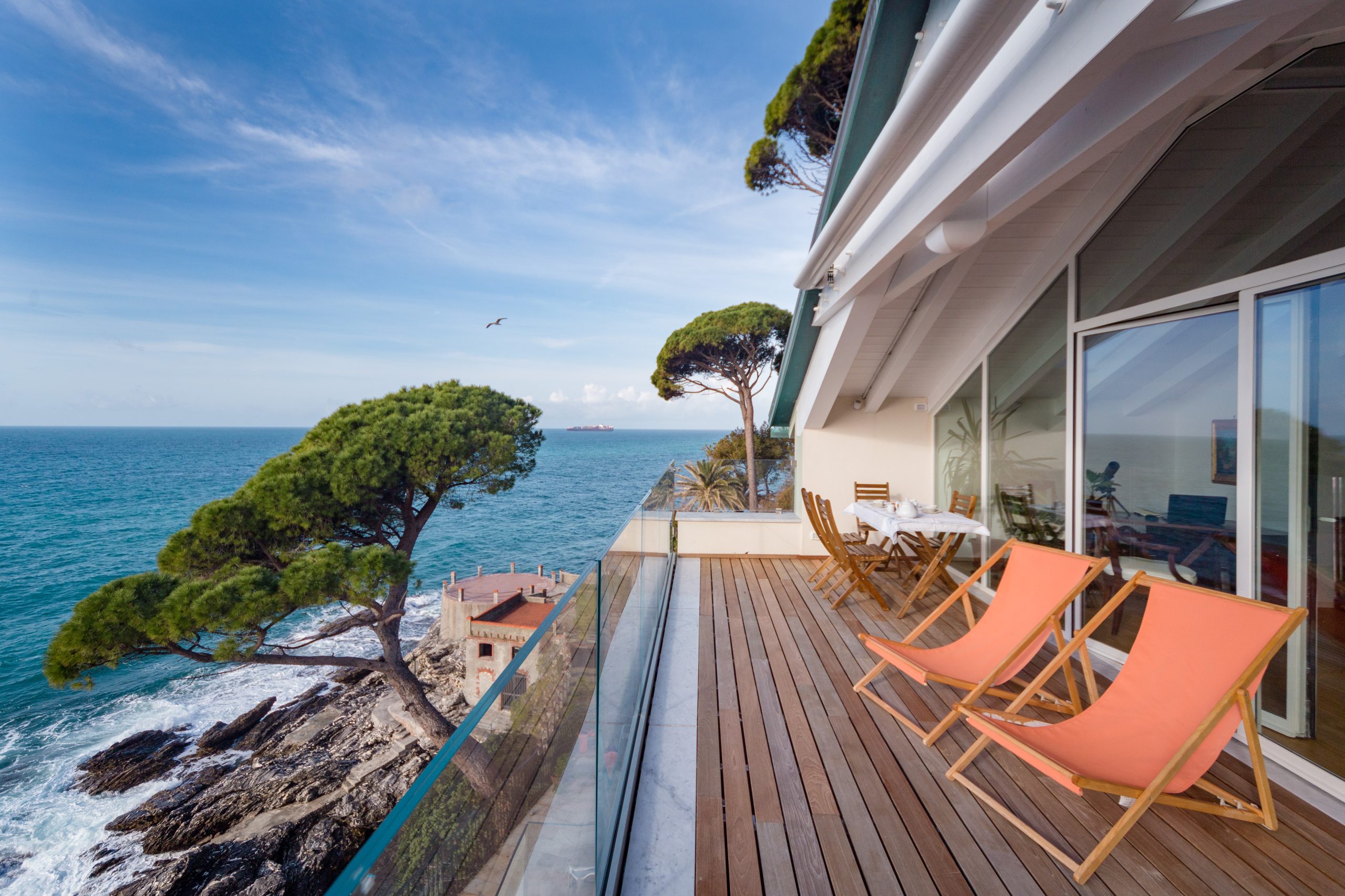 A terrace that overlooks Bogliasco and its coast