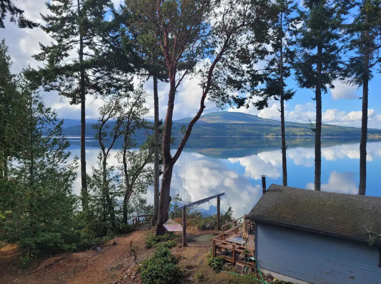 Secluded Beach Cabin on Historic Discovery Bay