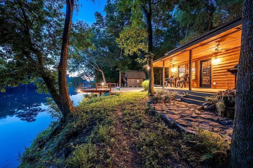 You'll love the river location here