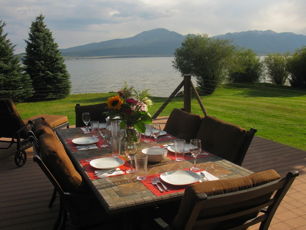 Elegant Lakefront Cabin, 20 Minutes to Yellowstone