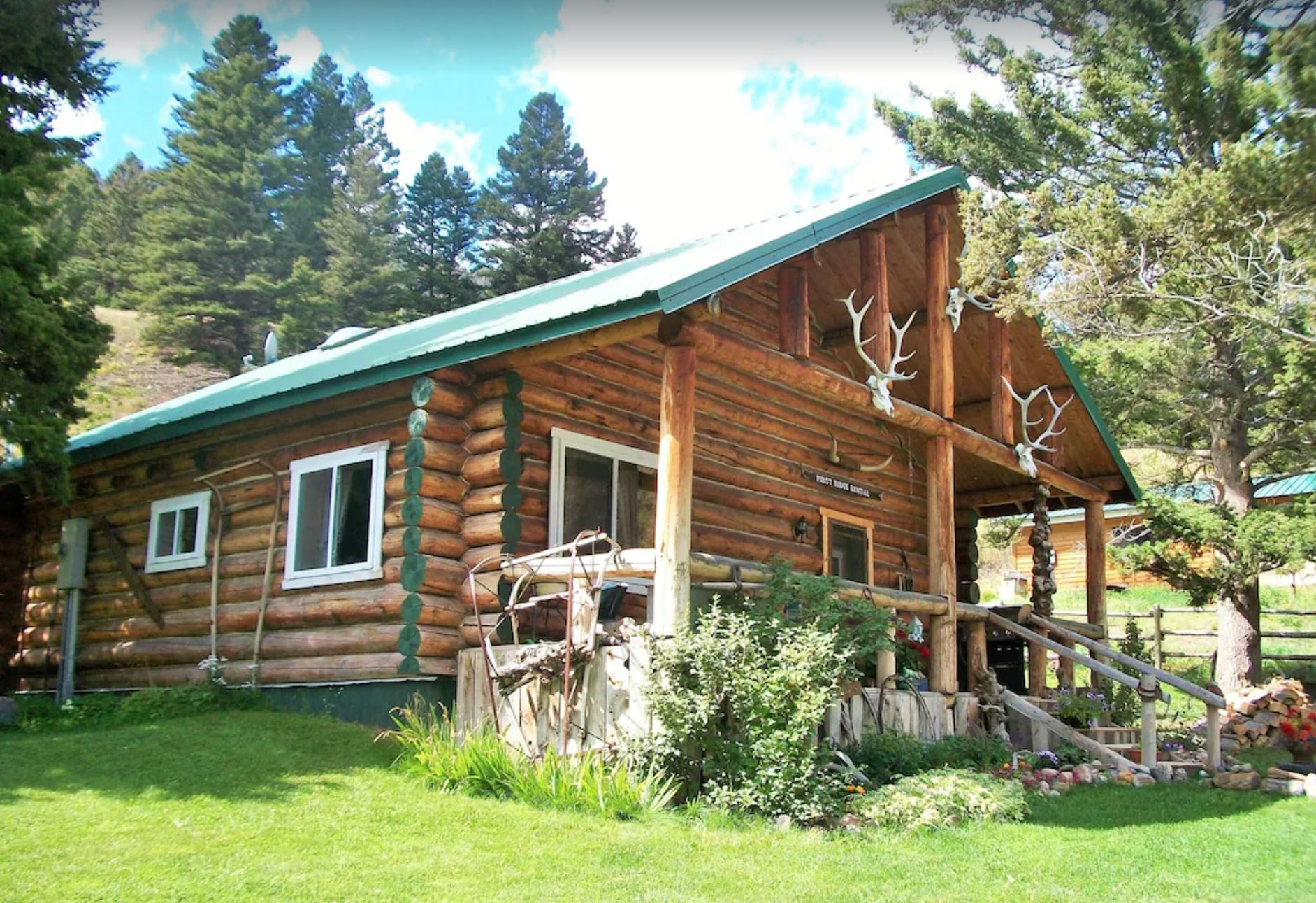 Unique Rustic Log House