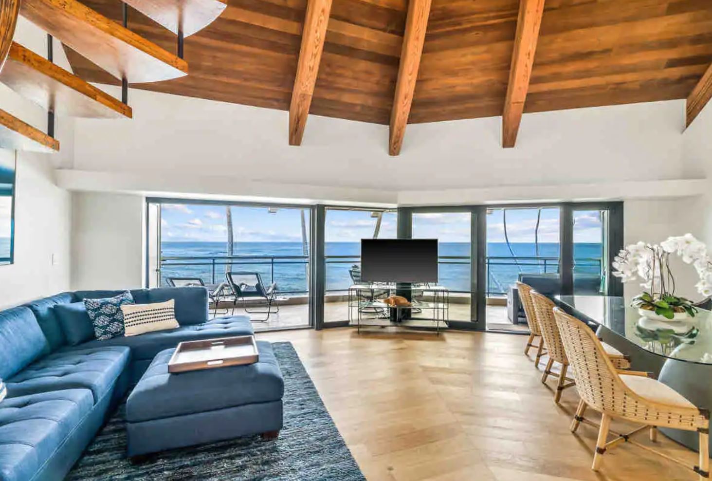 Panoramic Luxury Beachside Condo